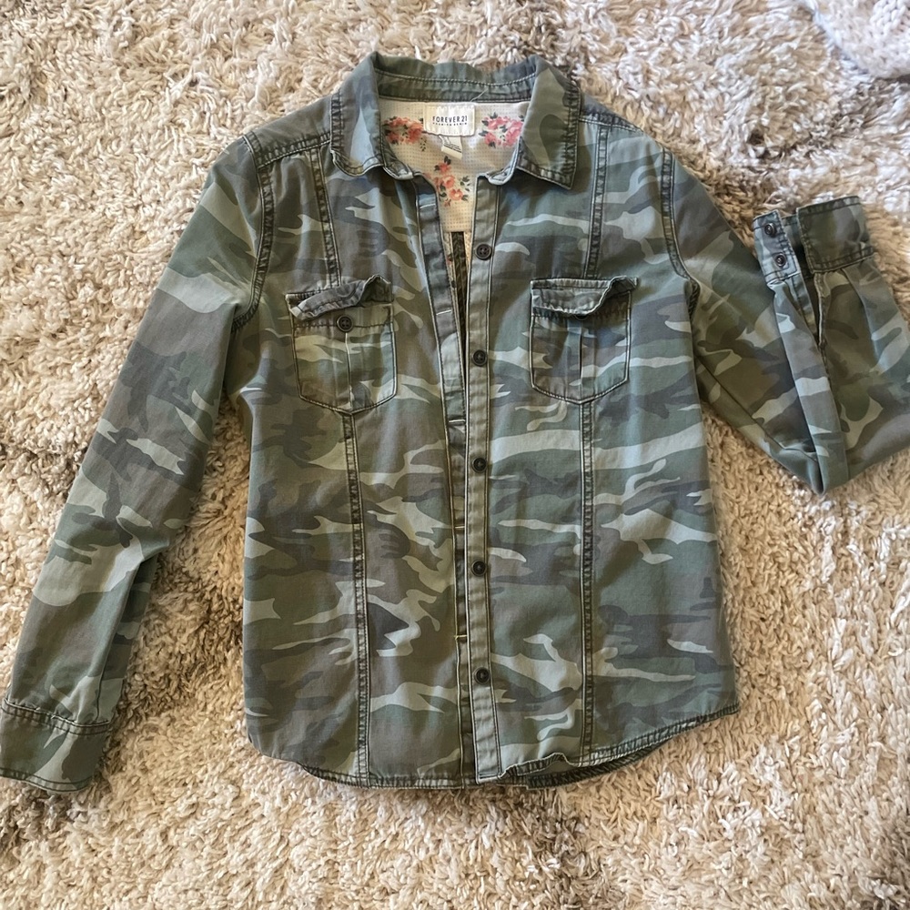 Camouflage button up shacket